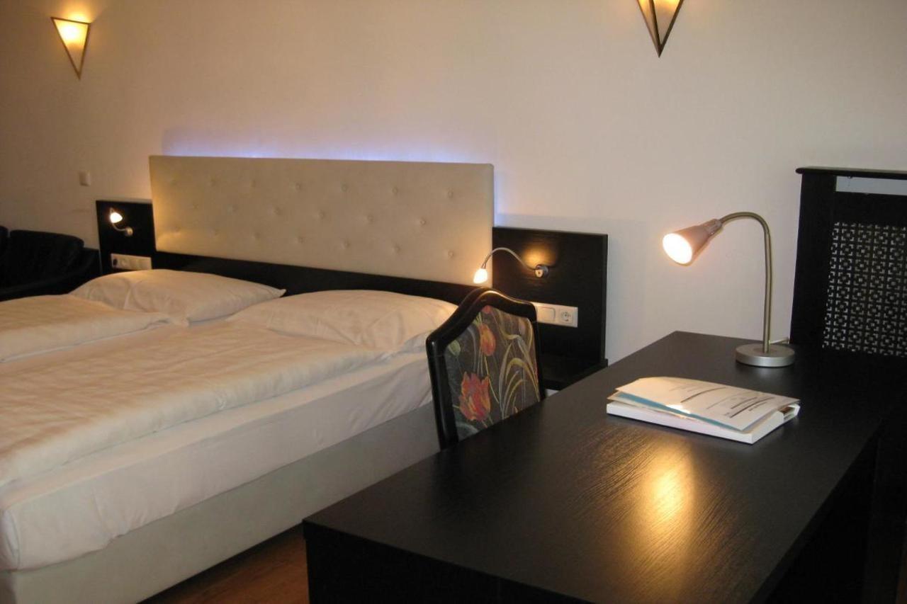 לינץ Dom Hotel מראה חיצוני תמונה