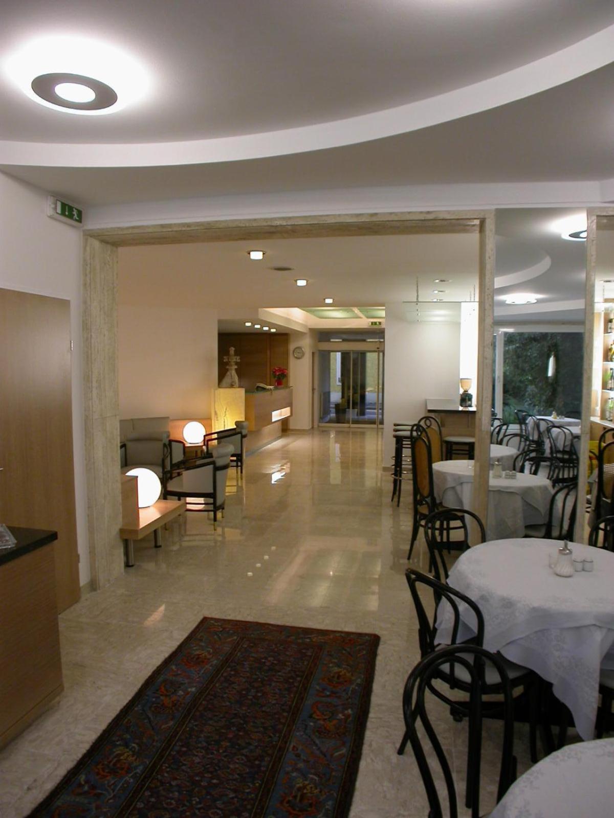 לינץ Dom Hotel מראה חיצוני תמונה