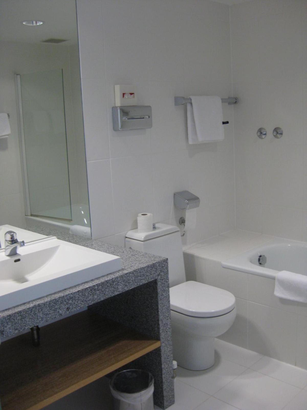 לינץ Dom Hotel מראה חיצוני תמונה