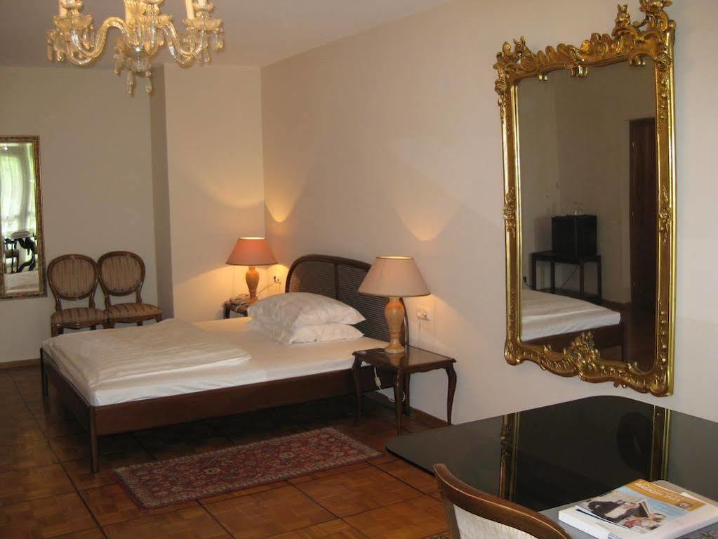 לינץ Dom Hotel מראה חיצוני תמונה