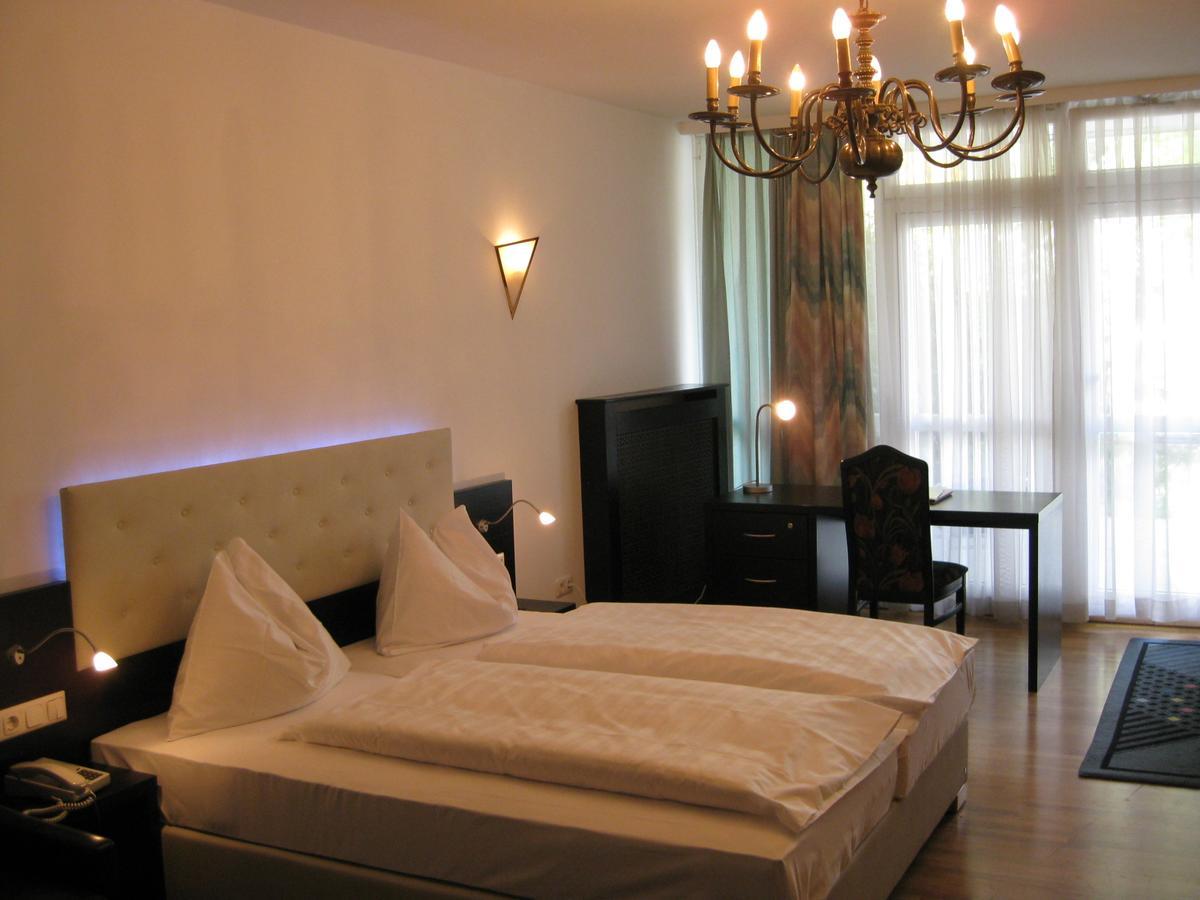 לינץ Dom Hotel מראה חיצוני תמונה