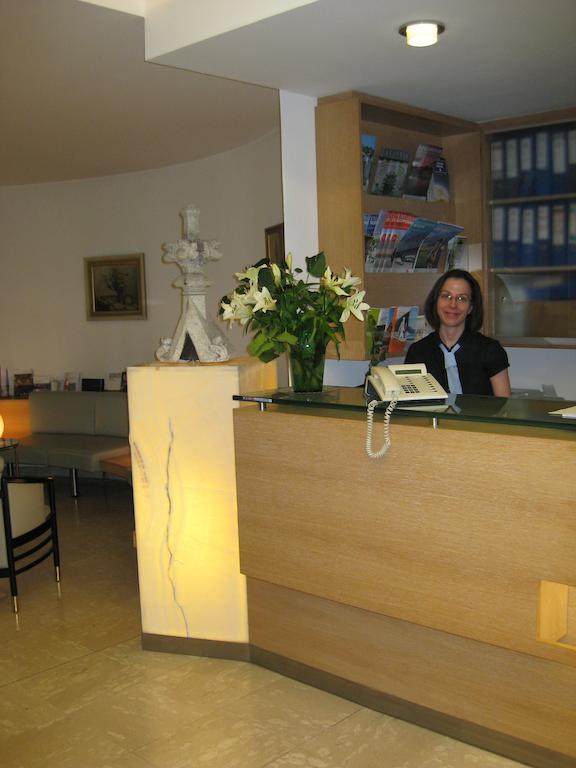 לינץ Dom Hotel מראה חיצוני תמונה